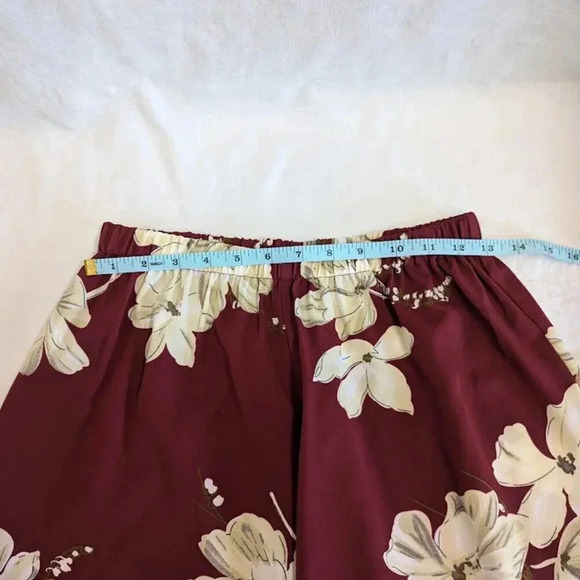2 piece burgundy & cream floral, high waist shorts & crop top, Women's M O14 - Picture 4 of 8